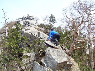 登山好人さんは直登したが、実は途中でトラロープがあったので間違いだったと思って迂回
