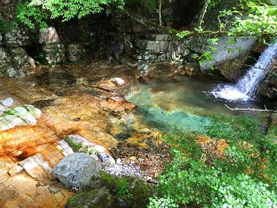 大峰ブルーの沢。やっぱ水は綺麗やね