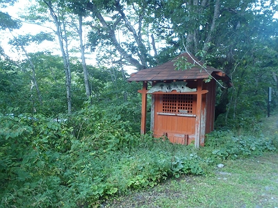 三の沢・文殊堂。ここに駐車してスタート
