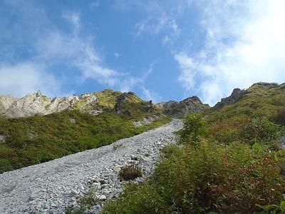 また晴れました。このガレ場上りにくい