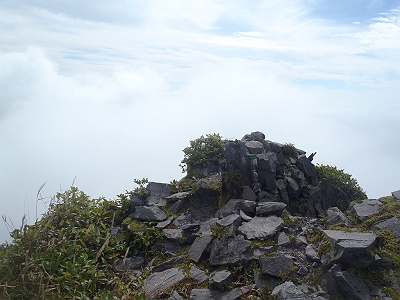 槍ヶ峰頂上。すみません、この後、ここへのルートがちょい崩れたらしいです