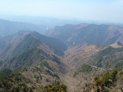 山頂のとなり（北側）にあるピークから展望の良いところ発見