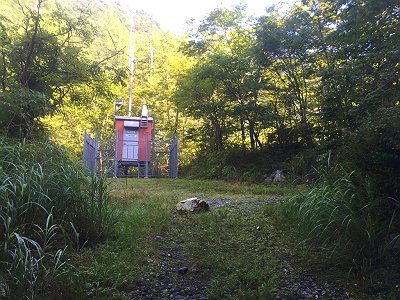 林道終点。関電観測所前に到着