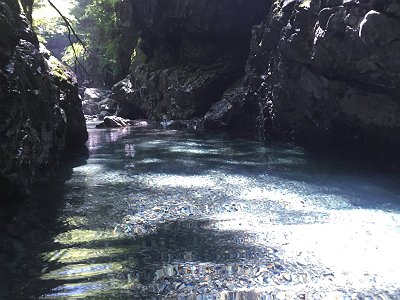 ここの水は入ると超冷たかった