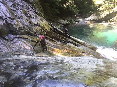 手前のところが超滑る地帯でリングが刺さっていました