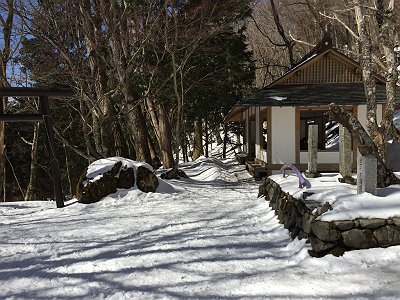 観音平の休憩所。ここまでくるとあと少し