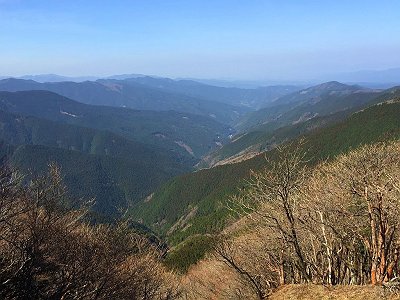 ここで一つ展望の良いところ発見してパシャッ！写真では伝わらないが、やっぱ高度間は感じる