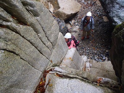 3点支持しながら登る