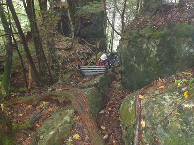 ここからは梯子の連続になる