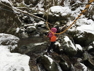 沢渡りは結構すべりやすかった