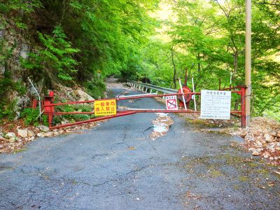 池郷林道ゲート。ここに車を停めてスタート
