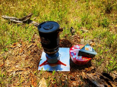 今日の昼食。まあ腹減ってるし、山で久々にうどん食べるのは美味そうだ