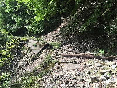 林道はところどころ崩壊しているけどMT自転車でなんとかならなかったものか！？