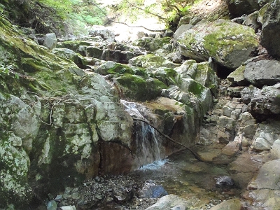 ナメ地帯をどんどん登っていきます