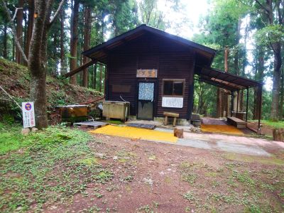 百丁茶屋まで戻ってきたので少し遅いけど中で昼食をとることにした