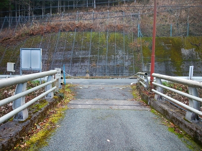 和田変電所の入り口まで下りてきた。本日もお疲れ様でした