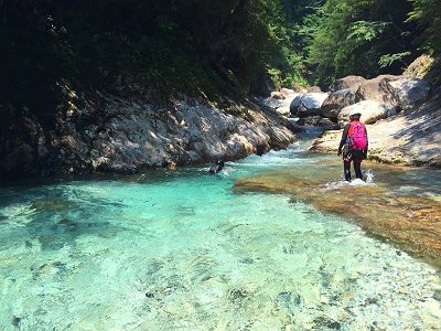 コバルトブルーを見て歩いたり