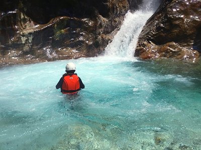 2段10Mの滝に入ったり